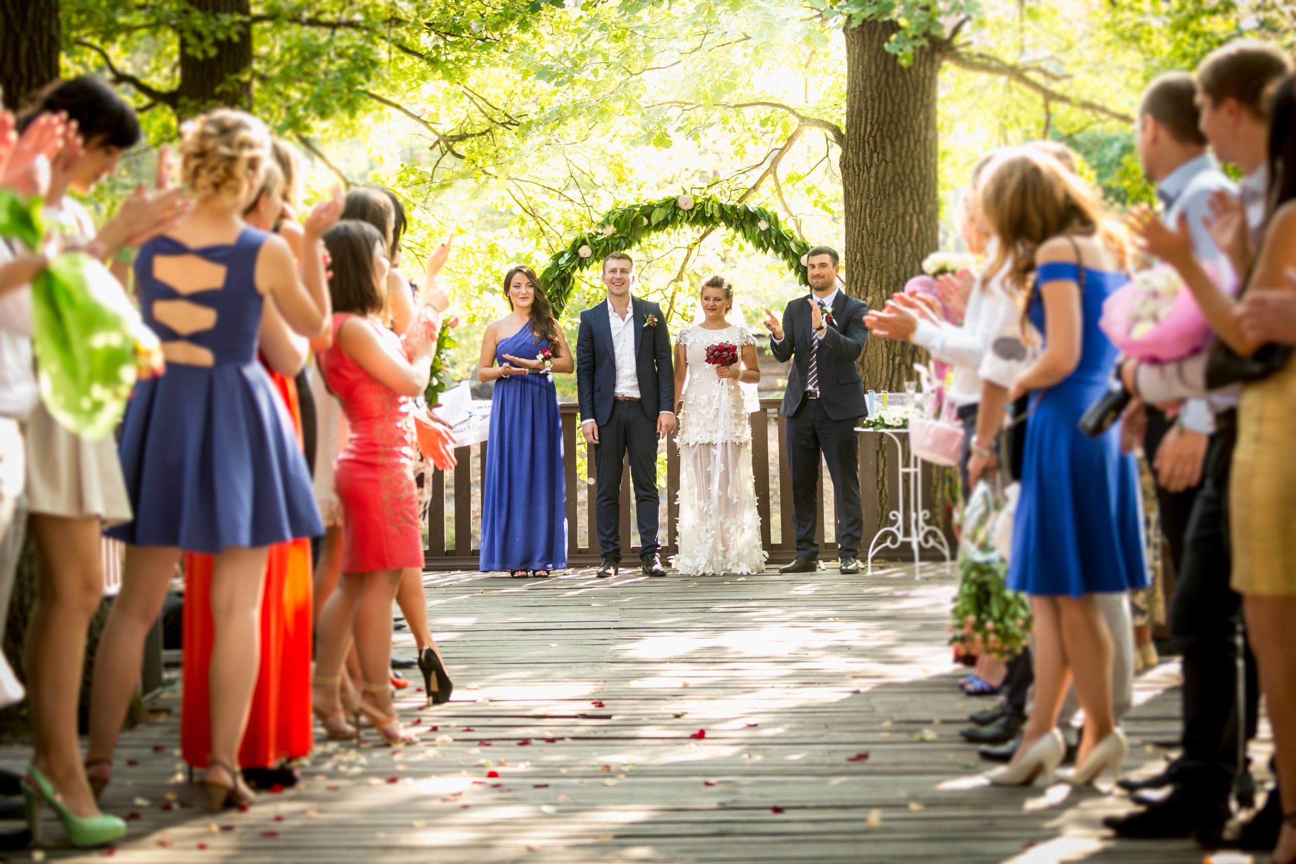 Poradnik weselny: jak się ubrać na wesele jako gość?