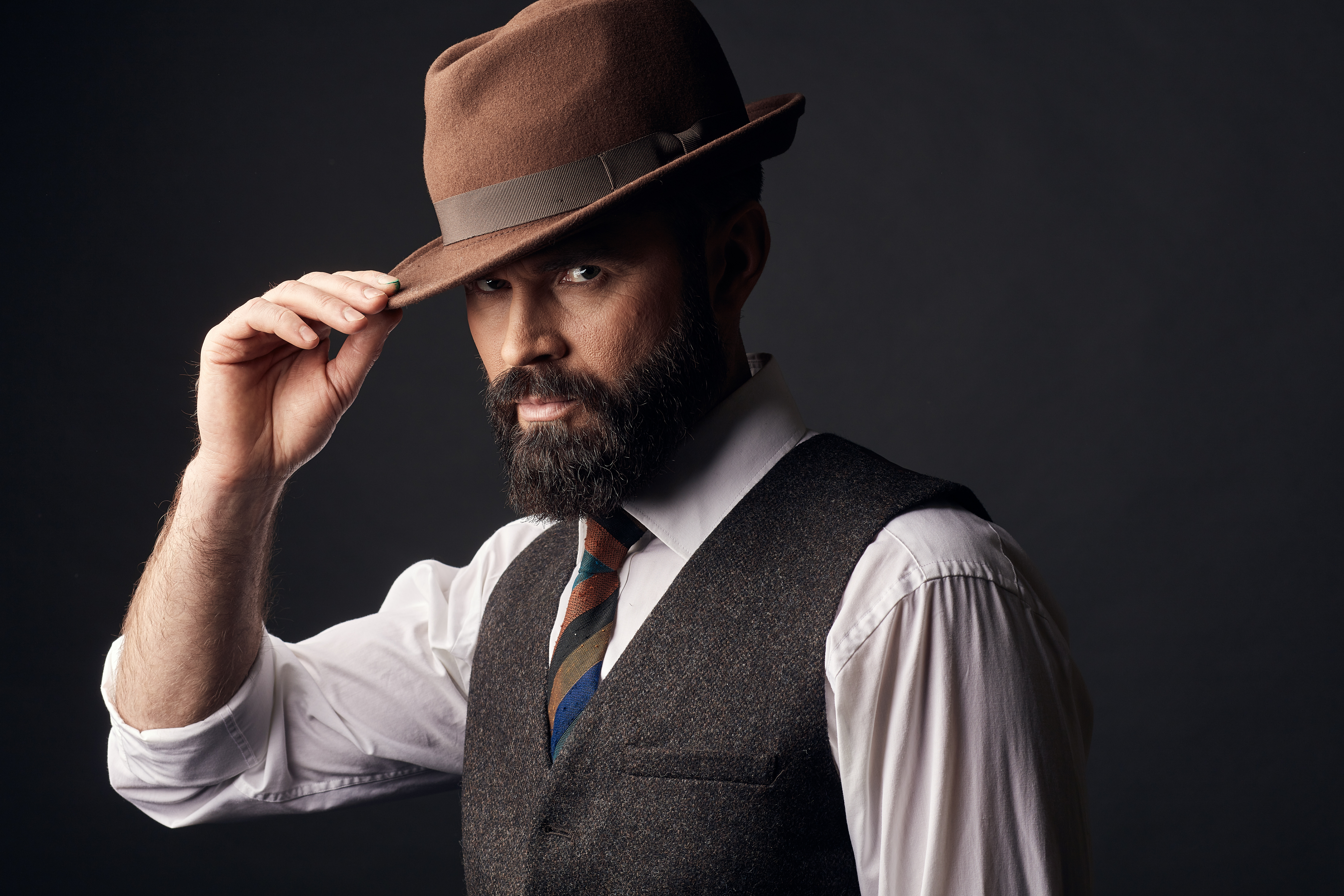 Rodzaje kapeluszy i jak nosić kapelusz męski – kompleksowy poradnik