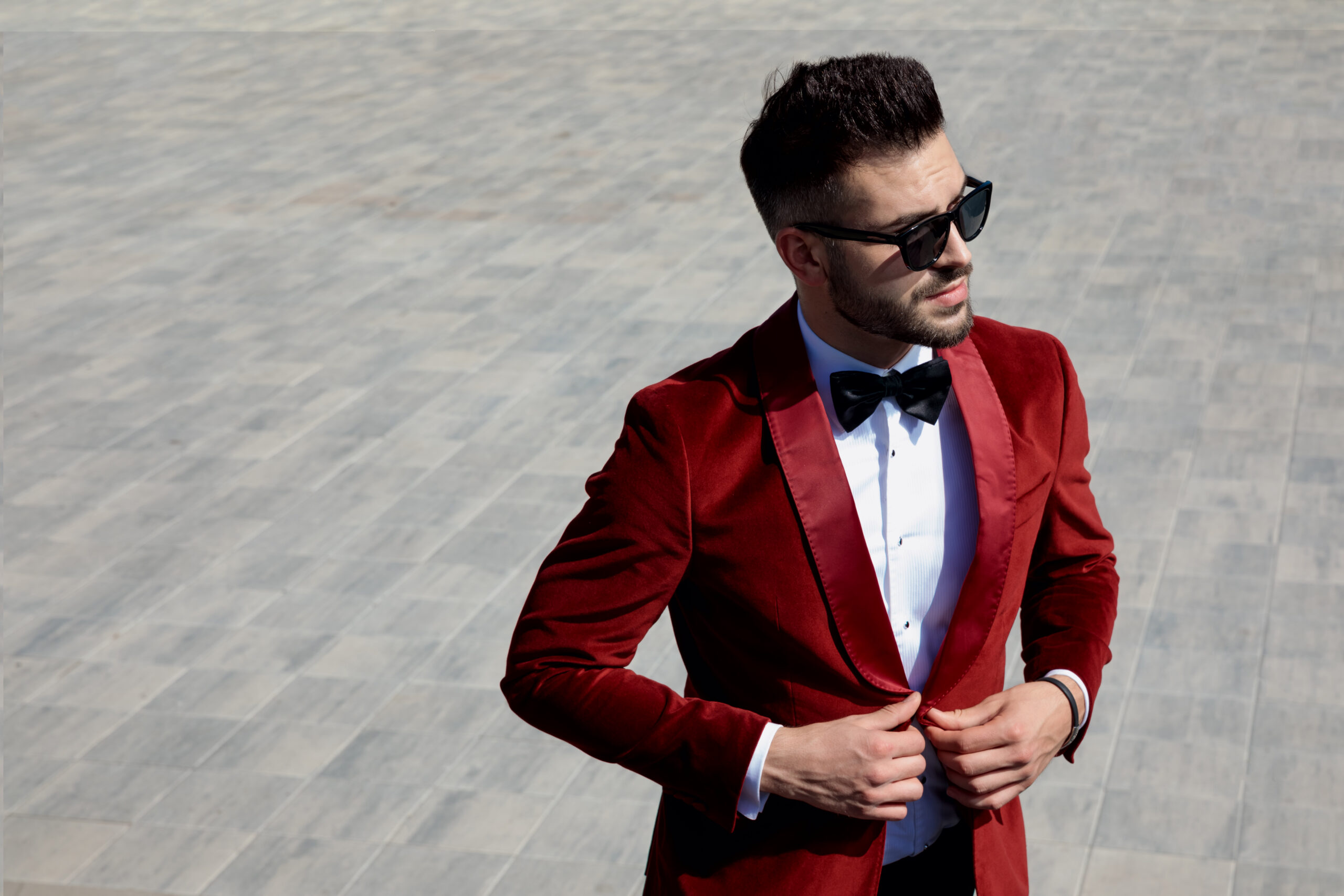 Smoking jacket, bonżurka – co je łączy, a co różni?