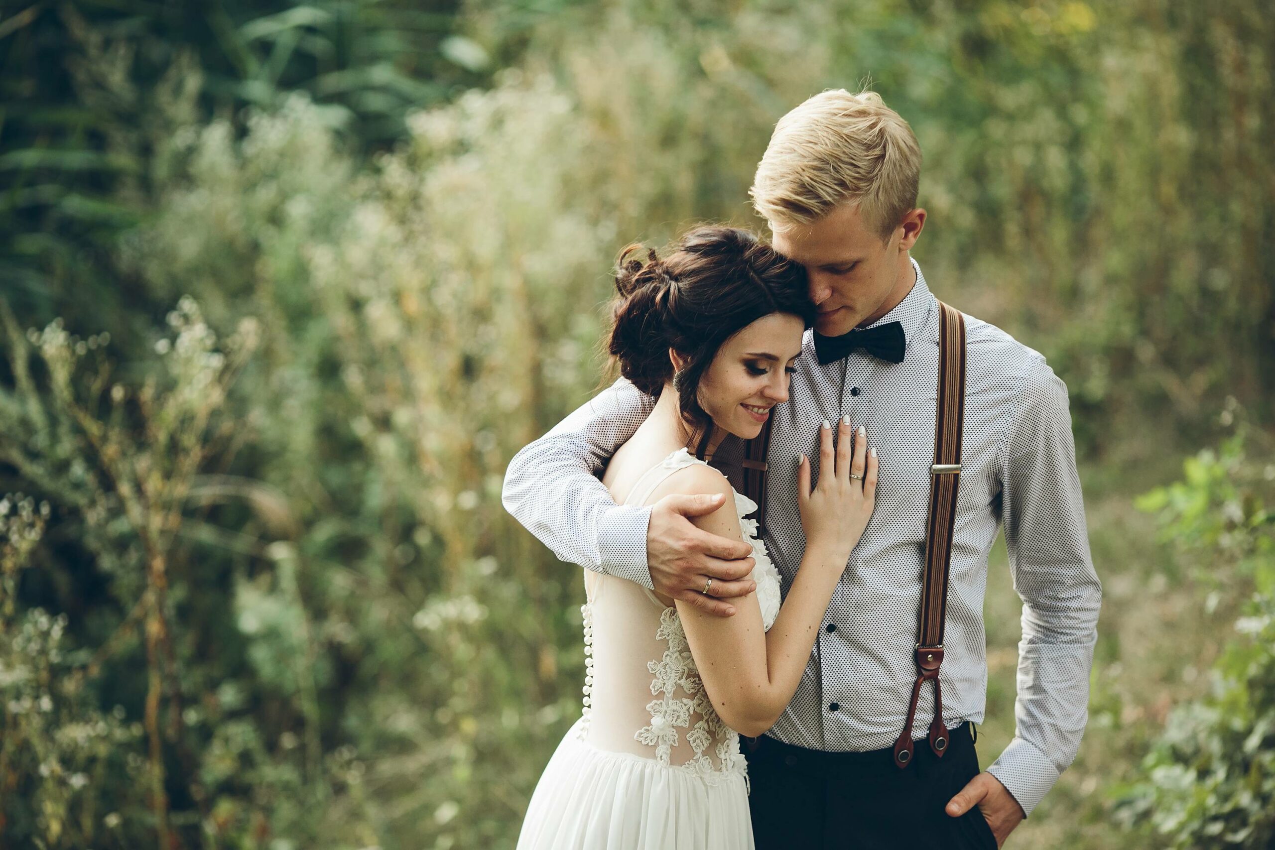 Ślub w lesie – zobacz 3 najlepsze stylizacje
